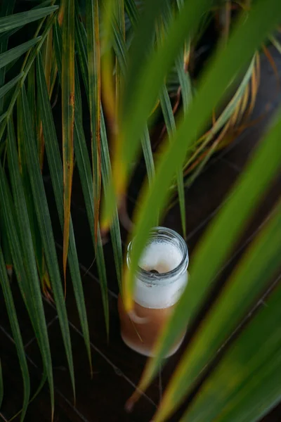Кокосове Молоко Скляній Банці Дерев Яному Столі — стокове фото