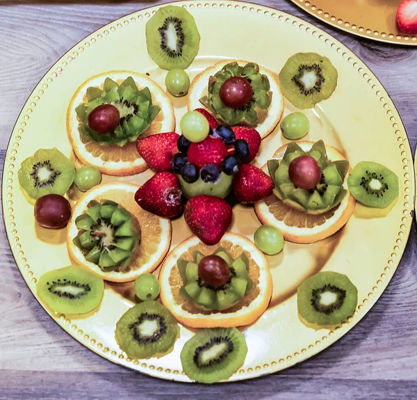 Κέικ Φρούτων Φρούτα Και Μούρα — Φωτογραφία Αρχείου