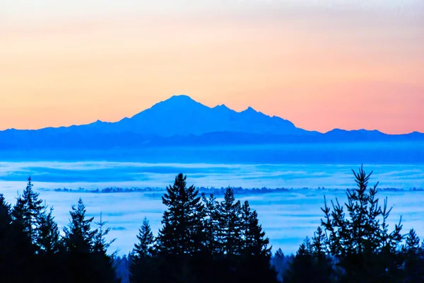 Beau Paysage Avec Montagnes Nuages — Photo