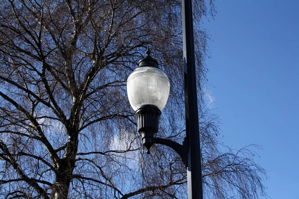 Straatlamp Een Achtergrond Van Blauwe Lucht — Stockfoto
