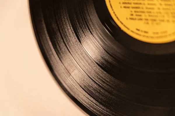 白い背景にビニールレコード — ストック写真