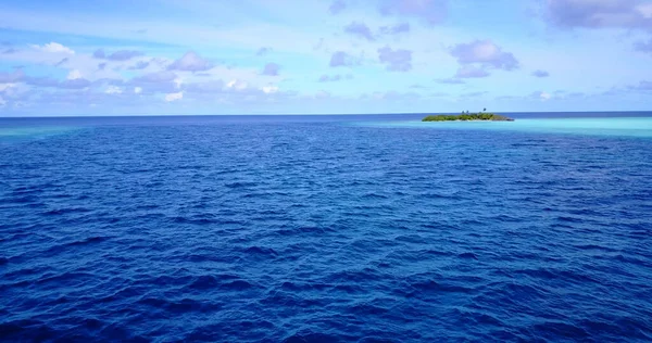 Hermosa Playa Tropical Con Cielo Azul — Foto de Stock