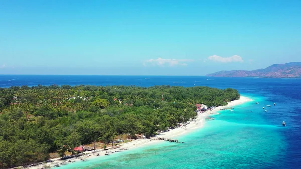 Bella Spiaggia Tropicale Con Mare Cielo Blu — Foto Stock