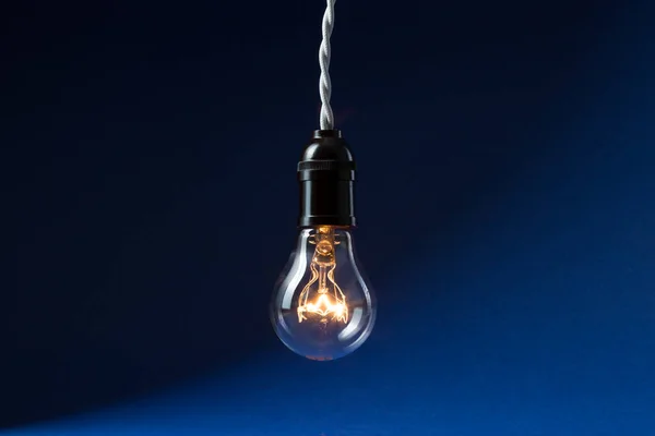 Glowing Light Bulb Dark Background — Stock Photo, Image