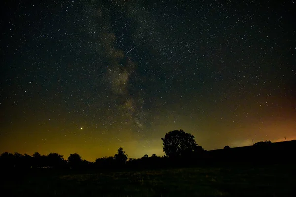 星とミルキーな方法で美しい夜空 — ストック写真