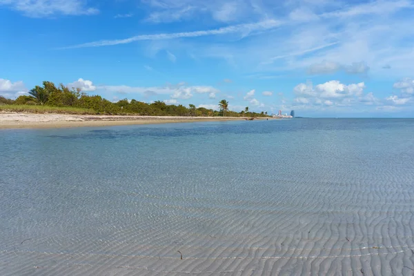 Schöner Strand Mit Blauem Himmel — Stockfoto