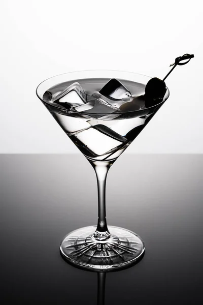 白を基調としたマルティーニグラス — ストック写真