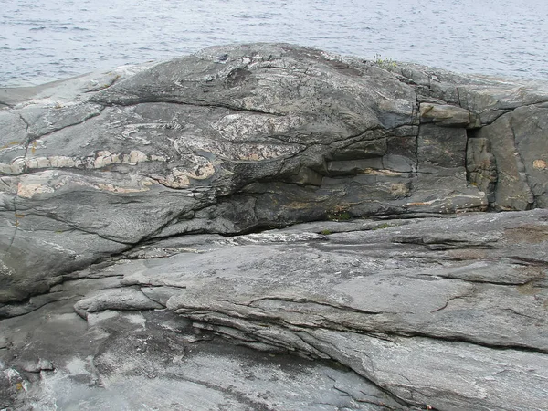 地中海の岩だらけの海岸で — ストック写真