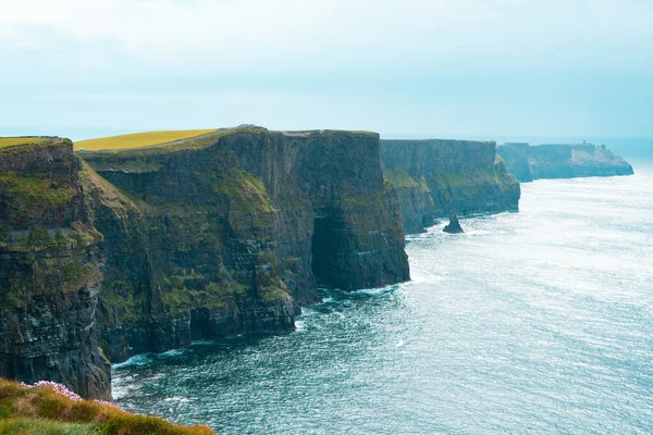 Прекрасный Вид Скалы Мохера Атлантическом Океане Ирландия — стоковое фото