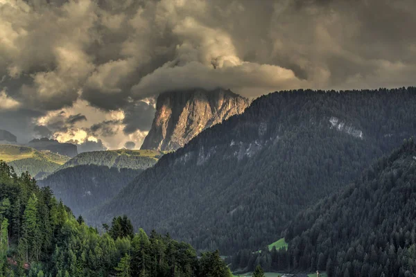 Beautiful Landscape Mountains Clouds — Stock Photo, Image