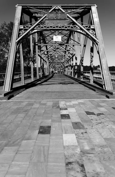 Schwarz Weiß Foto Von Der Stadt Der Brücke — Stockfoto