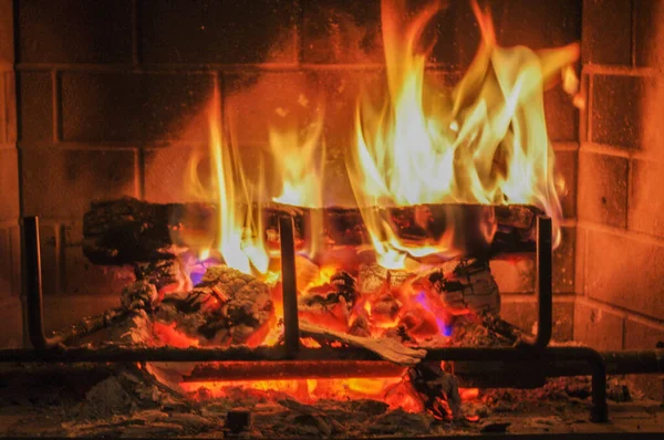 Fırında Yakacak Odunu Olan Bir Şömine — Stok fotoğraf