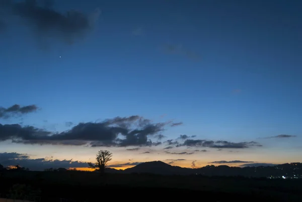 Прекрасний Захід Сонця Над Горою — стокове фото