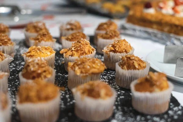 Délicieux Gâteaux Sur Plateau — Photo