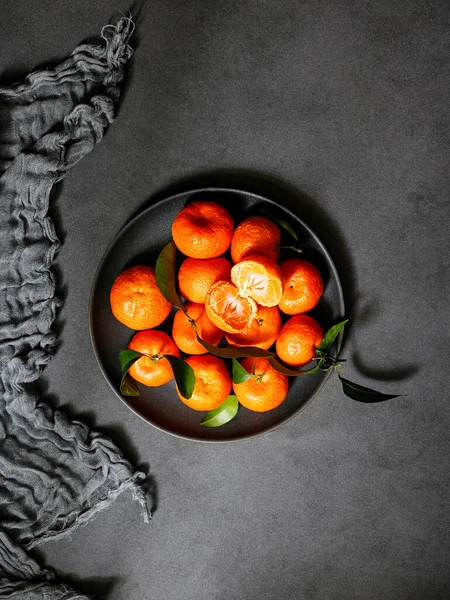 Fresh Ripe Tangerines Bowl Black Background Top View — 스톡 사진