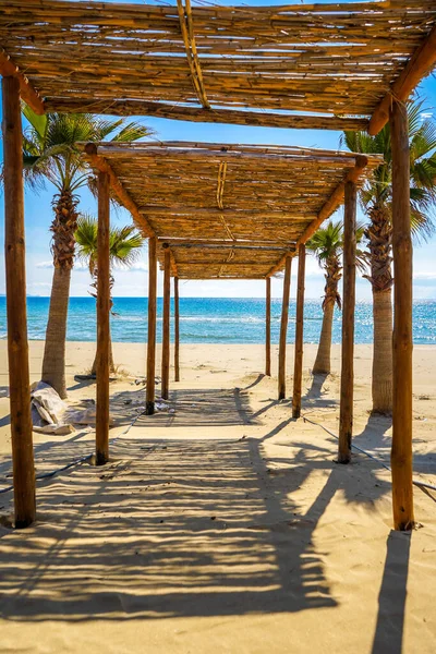 Chaise Longue Bois Vide Sur Plage — Photo