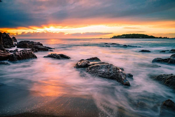 Schöner Sonnenuntergang Über Dem Meer — Stockfoto