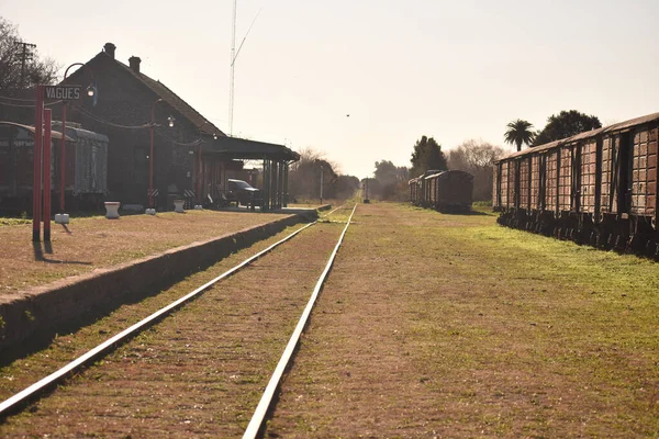 田舎の鉄道の線路は — ストック写真