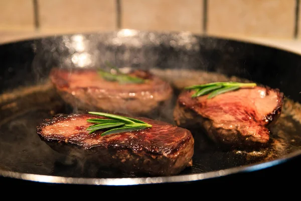 Gegrilde Biefstuk Met Rozemarijn Specerijen — Stockfoto