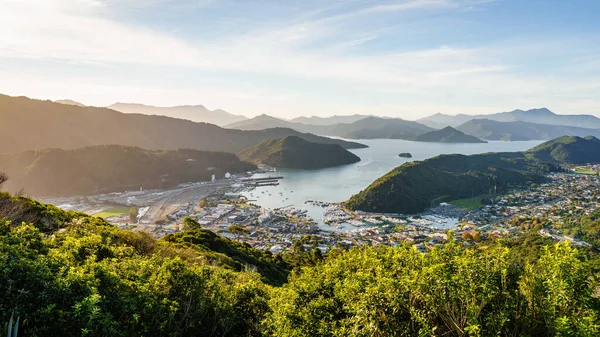 夏の山々の美しい景色 — ストック写真