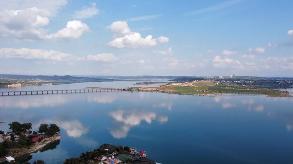 Kıyıdaki Şehir Manzarası — Stok fotoğraf