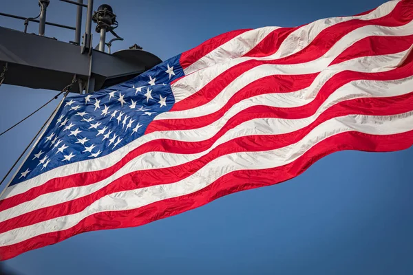 Американский Флаг Машущий Ветру — стоковое фото