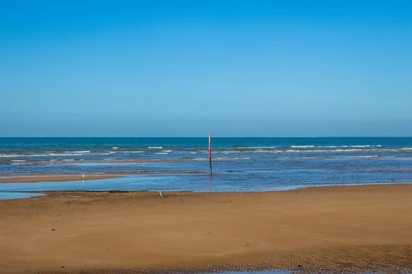 Plaża Piasek Wybrzeżu Morza — Zdjęcie stockowe