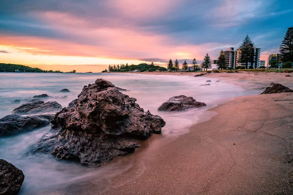 Beautiful Sunset Beach Rocky Rocks Waterfall — Stok fotoğraf