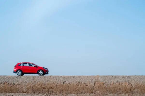 Coche Carretera Desierto —  Fotos de Stock