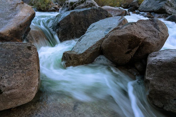 Vackert Vattenfall Skogen — Stockfoto