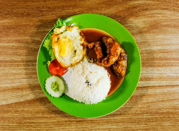 Gebratenes Huhn Mit Reis Und Gemüse — Stockfoto