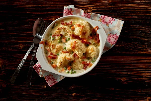 Hausgemachtes Hühnchen Mit Kartoffeln Und Gemüse — Stockfoto