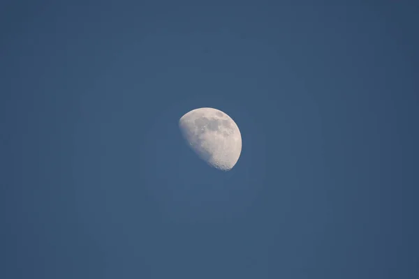 Φεγγάρι Στον Ουρανό — Φωτογραφία Αρχείου