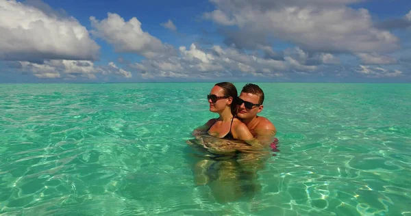 Bella Coppia Sulla Spiaggia — Foto Stock