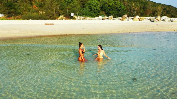 Young Couple Water Beach — Stock Photo, Image