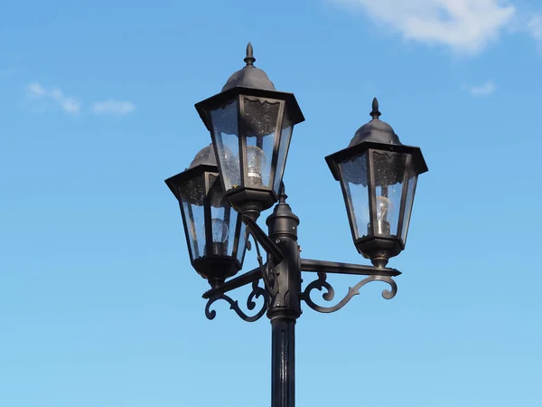 Lampione Sullo Sfondo Del Centro Storico — Foto Stock