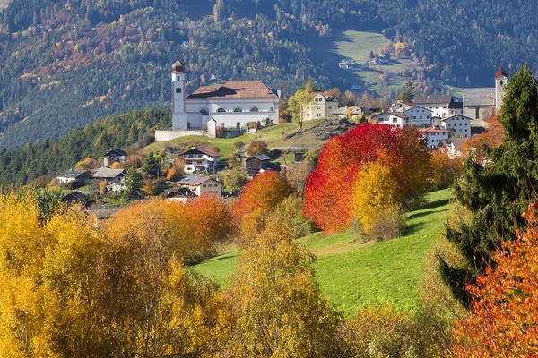 Jesienny Krajobraz Kolorowymi Domami — Zdjęcie stockowe