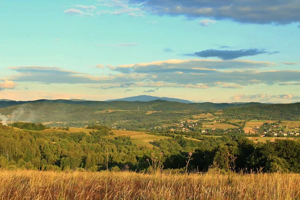 Schöne Landschaft Mit Einem Bergdorf — Stockfoto