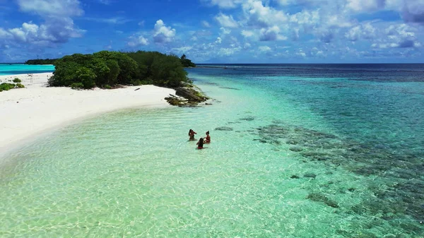 Schöner Tropischer Strand Mit Blauer Lagune — Stockfoto
