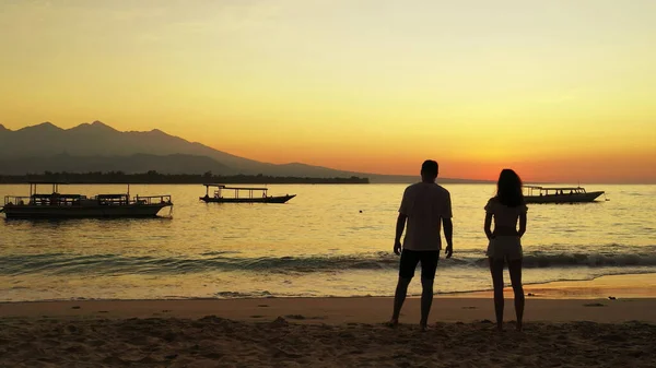 Par Pessoas Pôr Sol Praia Krabi — Fotografia de Stock