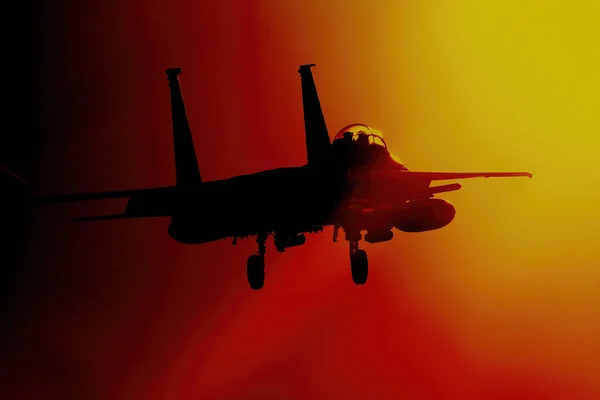 日落背景下的军用飞机的轮廓 — 图库照片