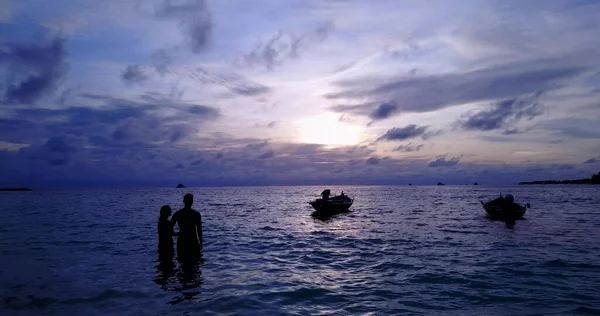 Homme Une Fille Sur Plage — Photo