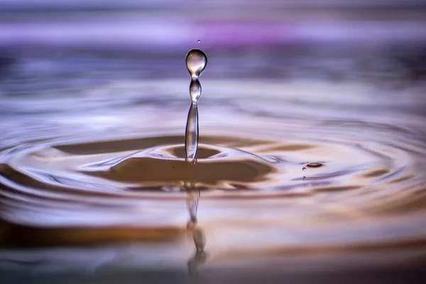 Крапля Води Поверхні Калюжі — стокове фото