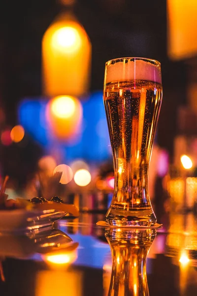 Glas Bier Auf Dem Tisch — Stockfoto