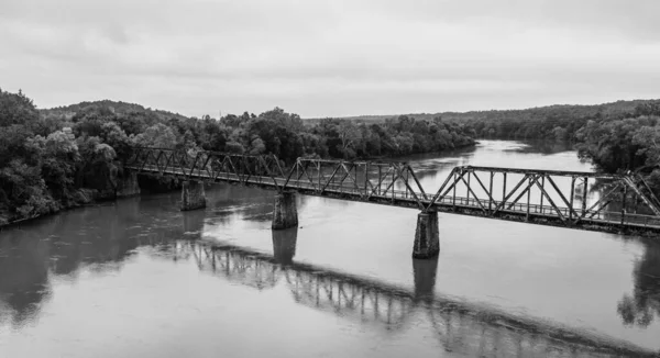 ビルバオ市の川に架かる橋です — ストック写真