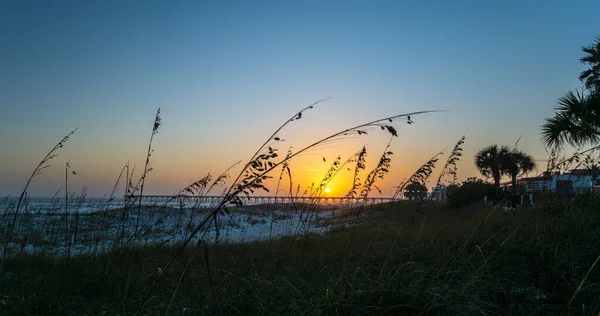 海滩上美丽的落日 — 图库照片