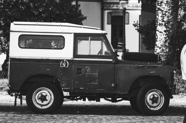 Carro Vintage Com Caminhão Branco — Fotografia de Stock