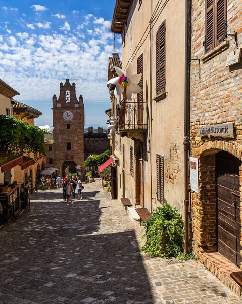 Vertical Shot Group People Walking Street Gradara Marche Central Italy — Stock Photo, Image