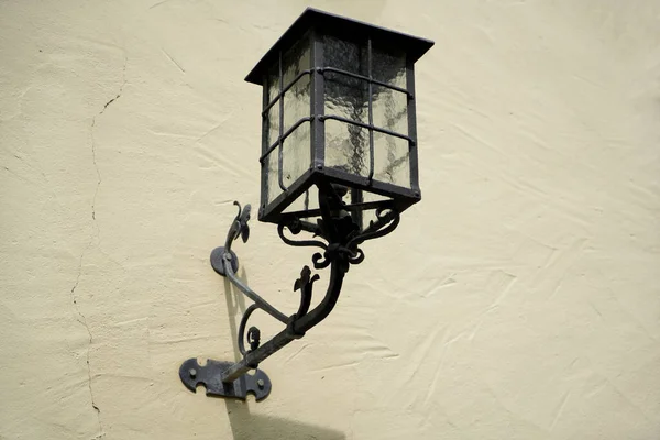 Oude Lamp Een Muur — Stockfoto