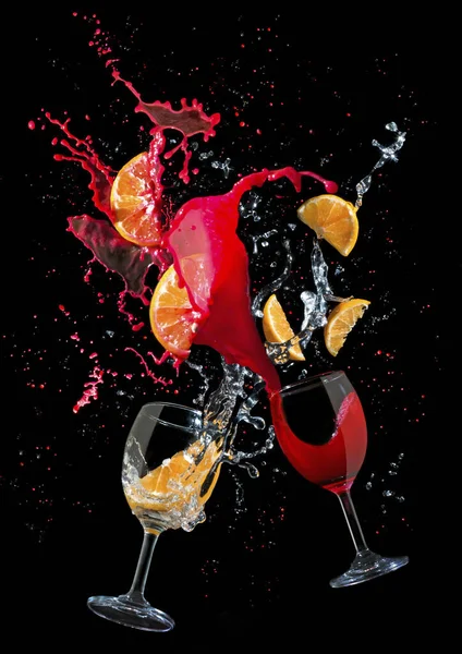 Red Cocktails Splashes Black Background — ストック写真